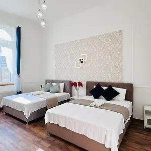 Homestay szállás Jozsef 28 - 5 Mins To New York Cafe, Budapest
