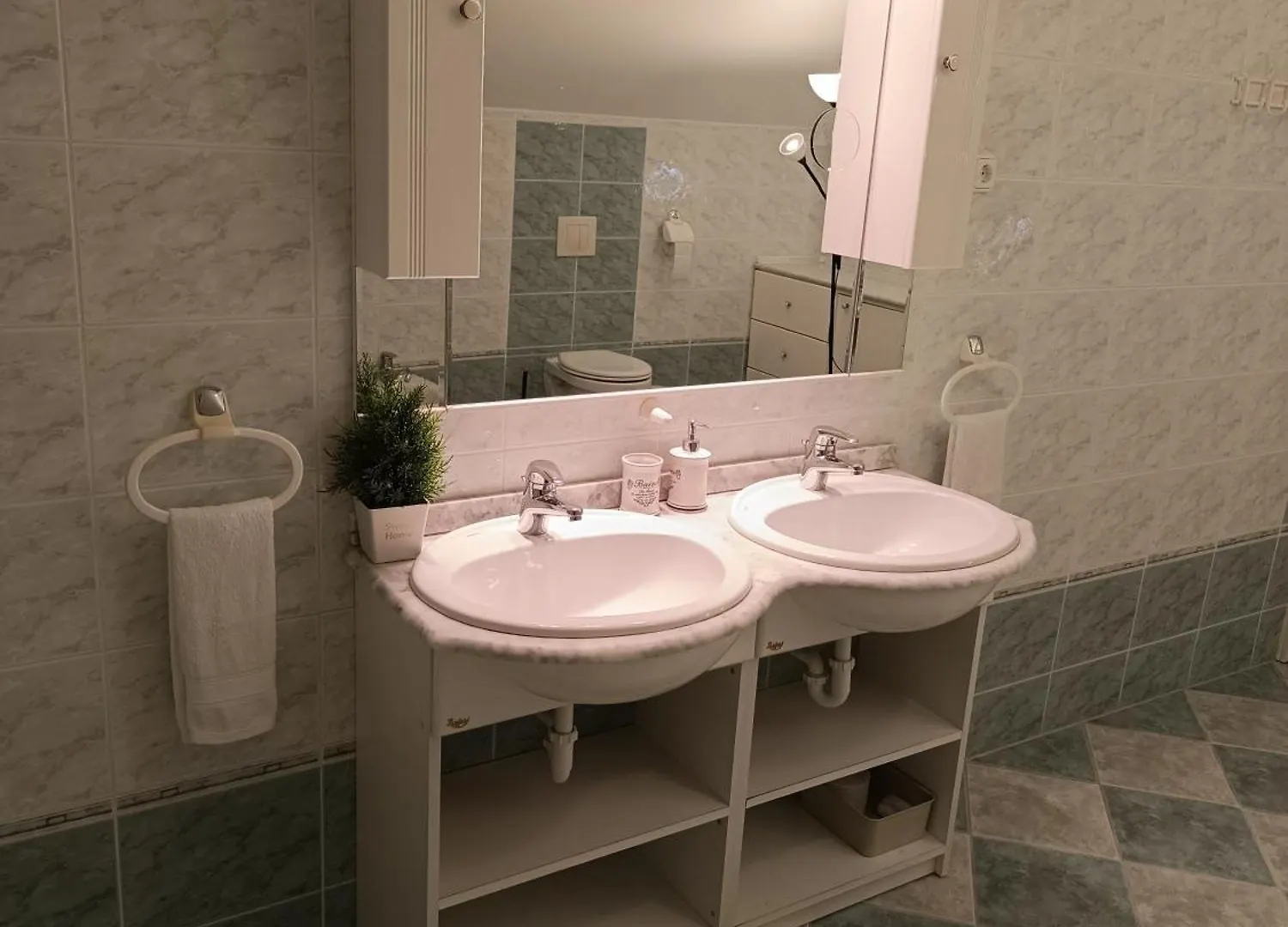 Garden Villa Budapest 0*,